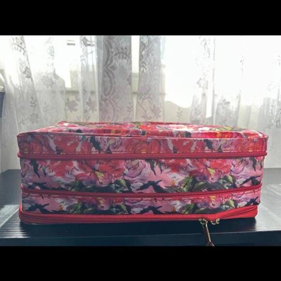 Large Floral Makeup Organizer Case with Adjustable Dividers - Picture 4 of 5